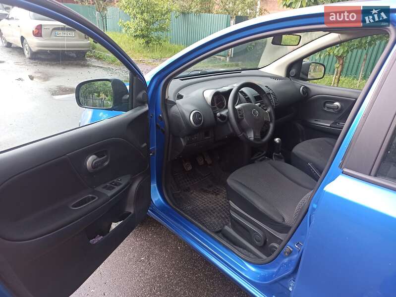 Хэтчбек Nissan Note 2006 в Староконстантинове