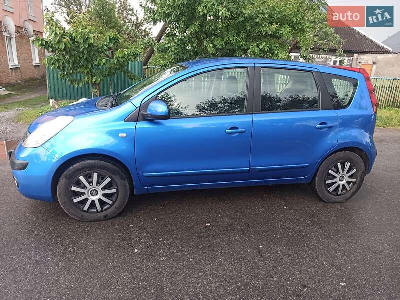 Хэтчбек Nissan Note 2006 в Староконстантинове