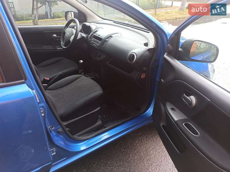 Хэтчбек Nissan Note 2006 в Староконстантинове