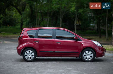 Хэтчбек Nissan Note 2012 в 