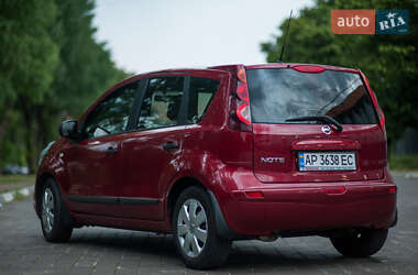 Хэтчбек Nissan Note 2012 в 