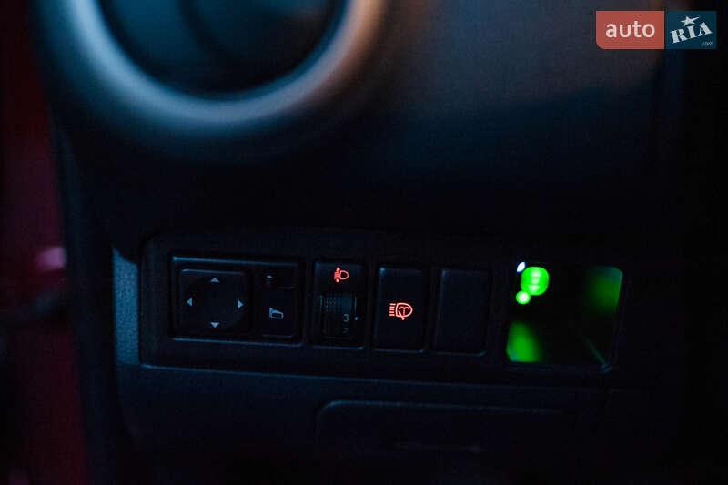 Хэтчбек Nissan Note 2012 в Запорожье
