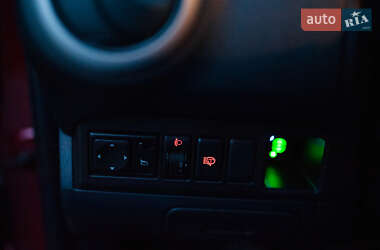 Хэтчбек Nissan Note 2012 в 