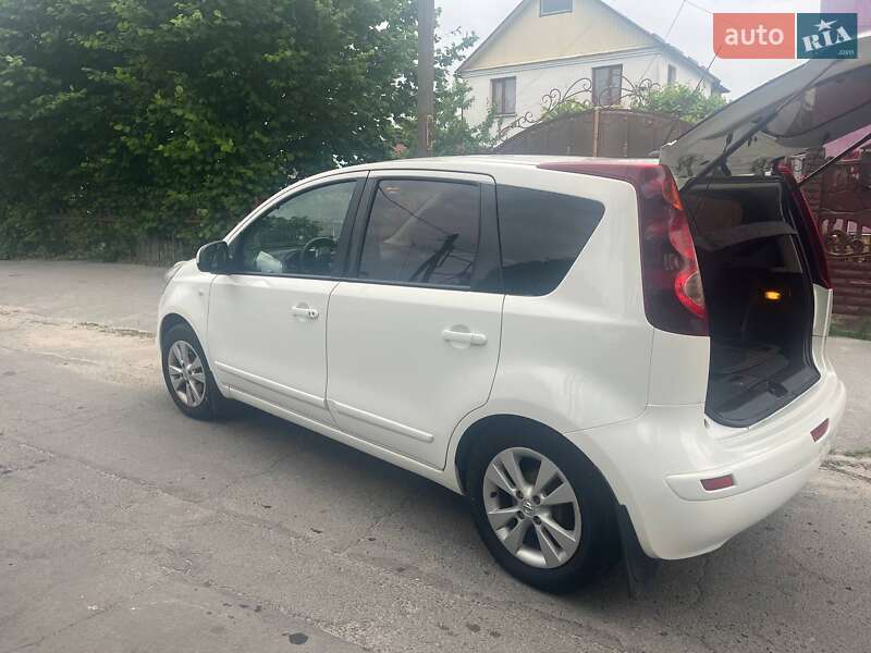 Хэтчбек Nissan Note 2012 в Звягеле