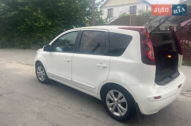 Хэтчбек Nissan Note 2012 в 