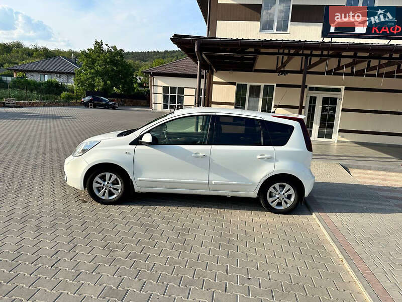 Хэтчбек Nissan Note 2012 в Могилев-Подольске