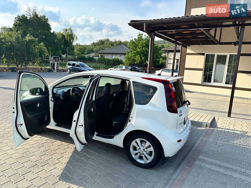 Хэтчбек Nissan Note 2012 в Могилев-Подольске