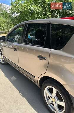 Хэтчбек Nissan Note 2012 в Бобрке