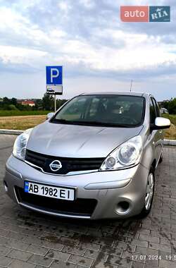 Хэтчбек Nissan Note 2010 в 