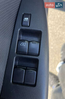 Хэтчбек Nissan Note 2010 в 