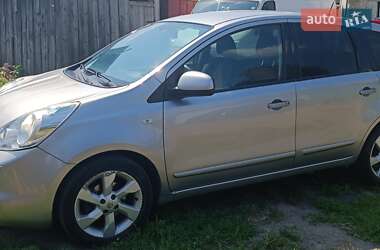 Хэтчбек Nissan Note 2012 в Чуднове