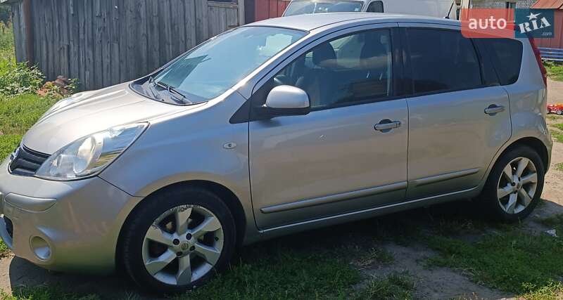 Хэтчбек Nissan Note 2012 в Чуднове