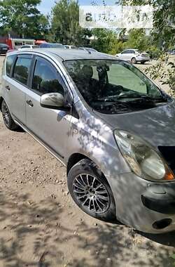 Хэтчбек Nissan Note 2006 в Покровске