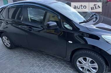 Хэтчбек Nissan Note 2012 в 