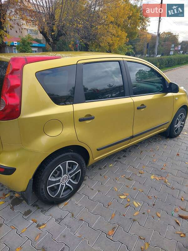Хэтчбек Nissan Note 2006 в Черновцах