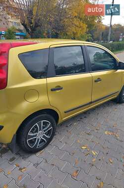 Хэтчбек Nissan Note 2006 в 