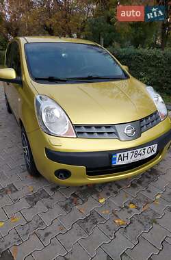 Хэтчбек Nissan Note 2006 в 