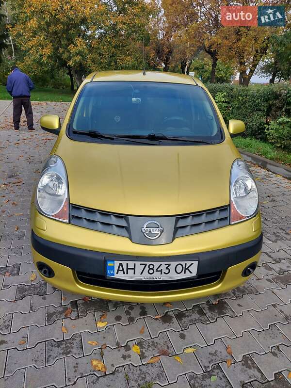 Хэтчбек Nissan Note 2006 в Черновцах