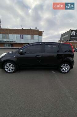 Хэтчбек Nissan Note 2008 в 