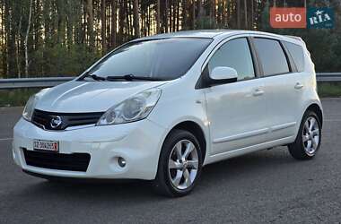 Хэтчбек Nissan Note 2010 в 