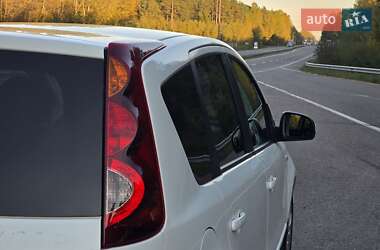 Хэтчбек Nissan Note 2010 в 