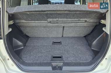 Хэтчбек Nissan Note 2010 в 