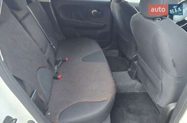 Хэтчбек Nissan Note 2010 в 