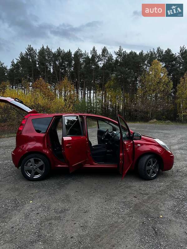 Хэтчбек Nissan Note 2008 в Киеве
