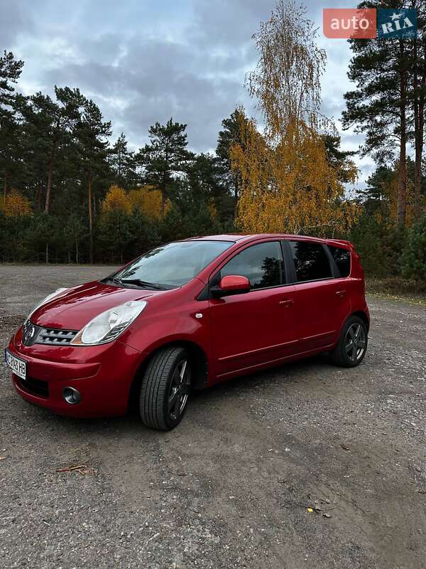 Хэтчбек Nissan Note 2008 в Киеве