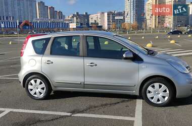 Хэтчбек Nissan Note 2008 в 