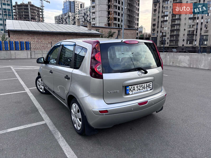 Хетчбек Nissan Note 2011 в Чернігові