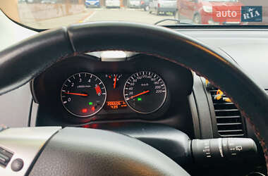 Хэтчбек Nissan Note 2010 в 