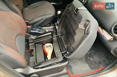 Хэтчбек Nissan Note 2010 в 