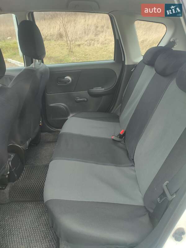 Хэтчбек Nissan Note 2009 в Львове