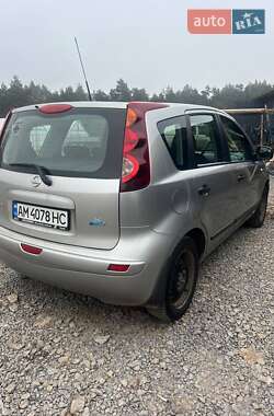 Хэтчбек Nissan Note 2010 в 