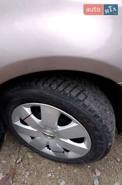 Хэтчбек Nissan Note 2013 в 