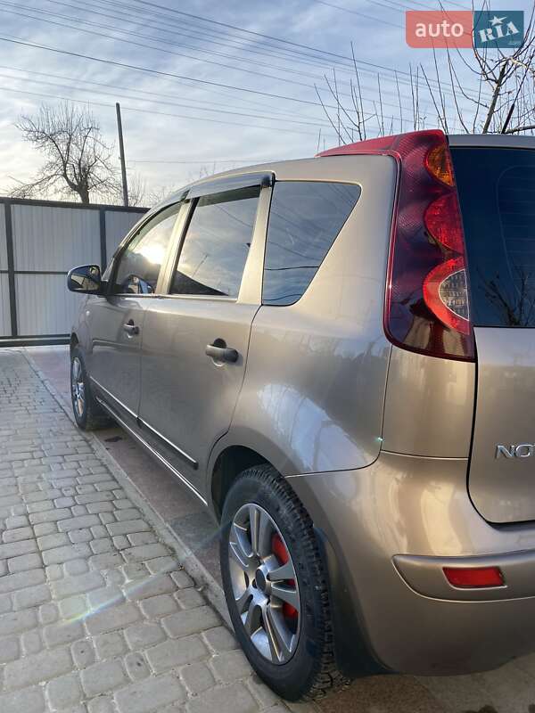 Хэтчбек Nissan Note 2011 в Андрушевке