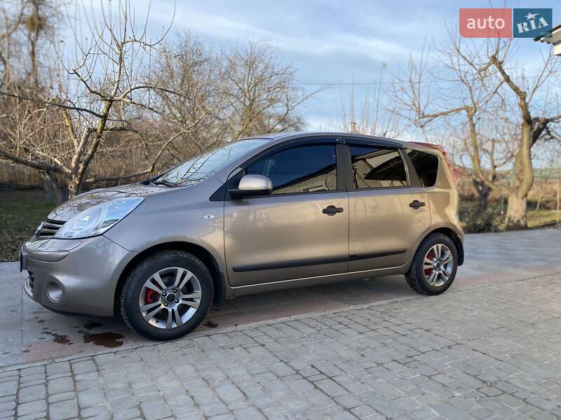 Хэтчбек Nissan Note 2011 в Андрушевке