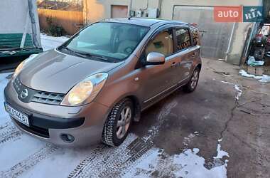 Хэтчбек Nissan Note 2006 в Остроге