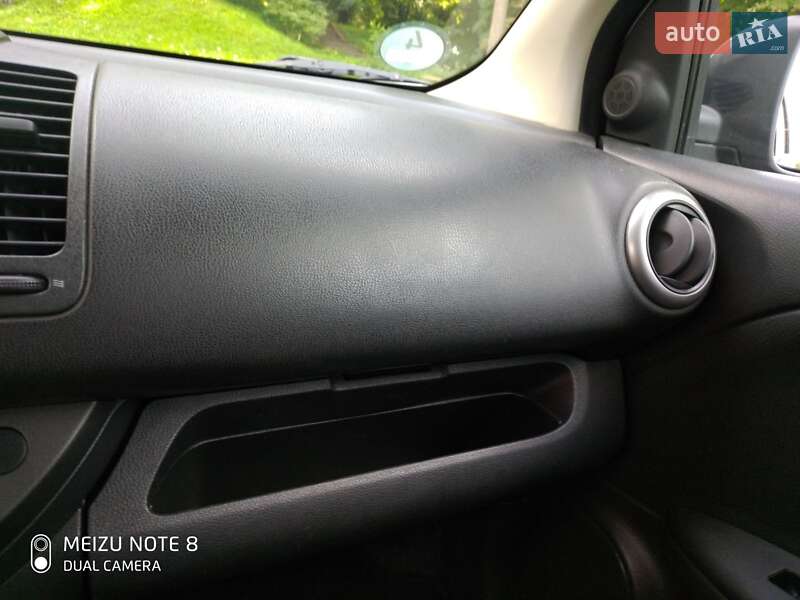 Хэтчбек Nissan Note 2007 в Городке