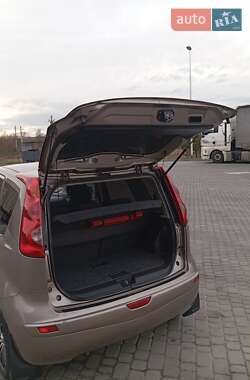 Хэтчбек Nissan Note 2007 в 