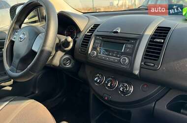 Хэтчбек Nissan Note 2012 в 