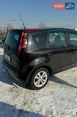 Хэтчбек Nissan Note 2012 в 
