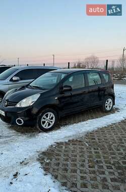 Хэтчбек Nissan Note 2012 в 