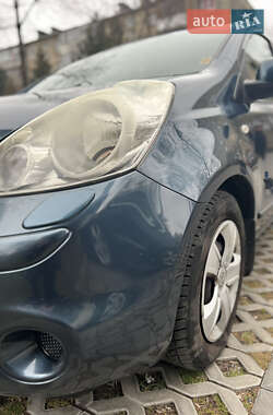 Хэтчбек Nissan Note 2012 в 