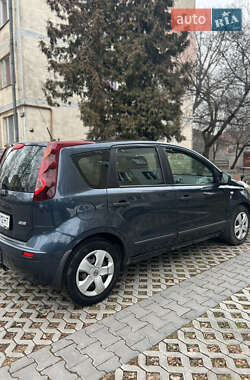 Хэтчбек Nissan Note 2012 в 