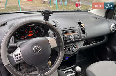 Хэтчбек Nissan Note 2012 в 
