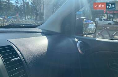 Хэтчбек Nissan Note 2011 в 