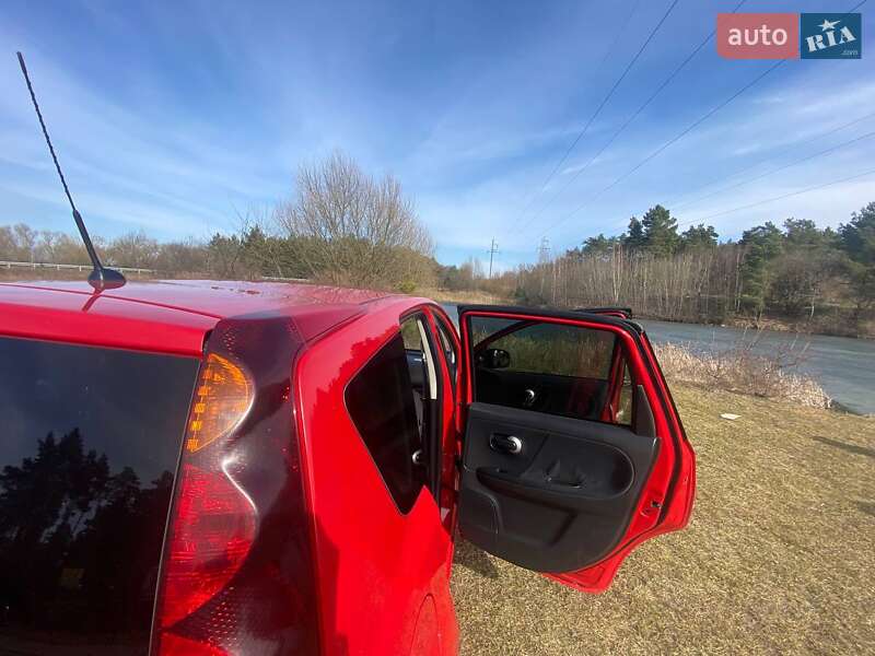 Хэтчбек Nissan Note 2011 в Ровно
