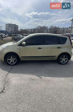 Хэтчбек Nissan Note 2009 в 